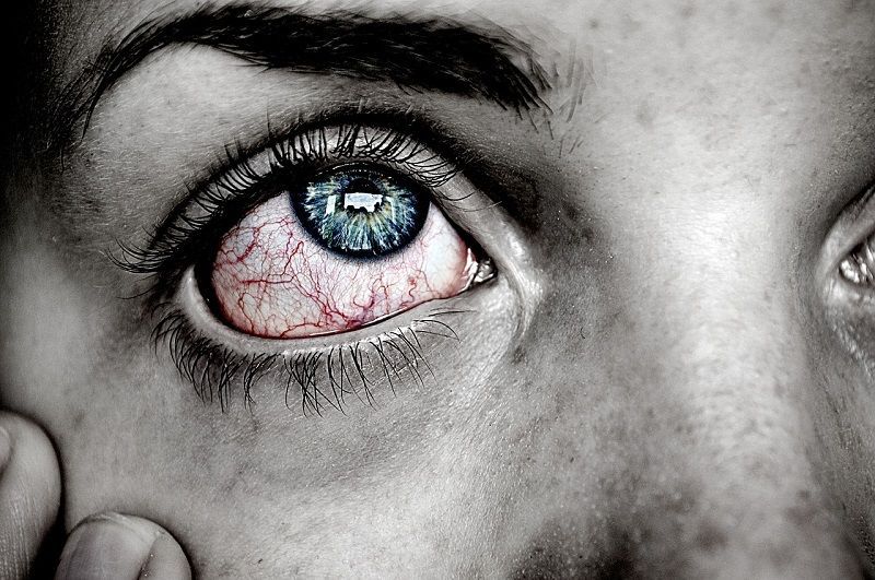 Ojos secos causados por el uso prolongado de la computadora