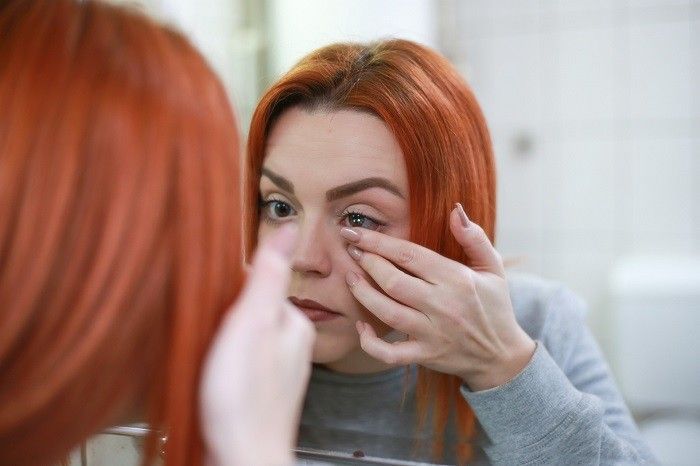 Problemas graves con lentes de contacto que requieren atención